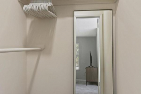Landing at The Hub at 934 - 1 Bedroom in Riverdale